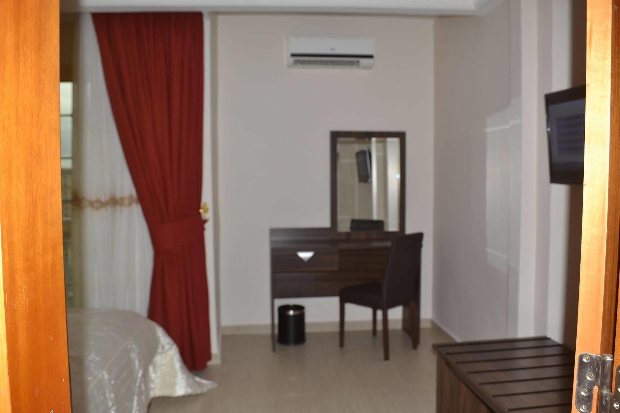 Noubou International Hotel Douala Kültér fotó