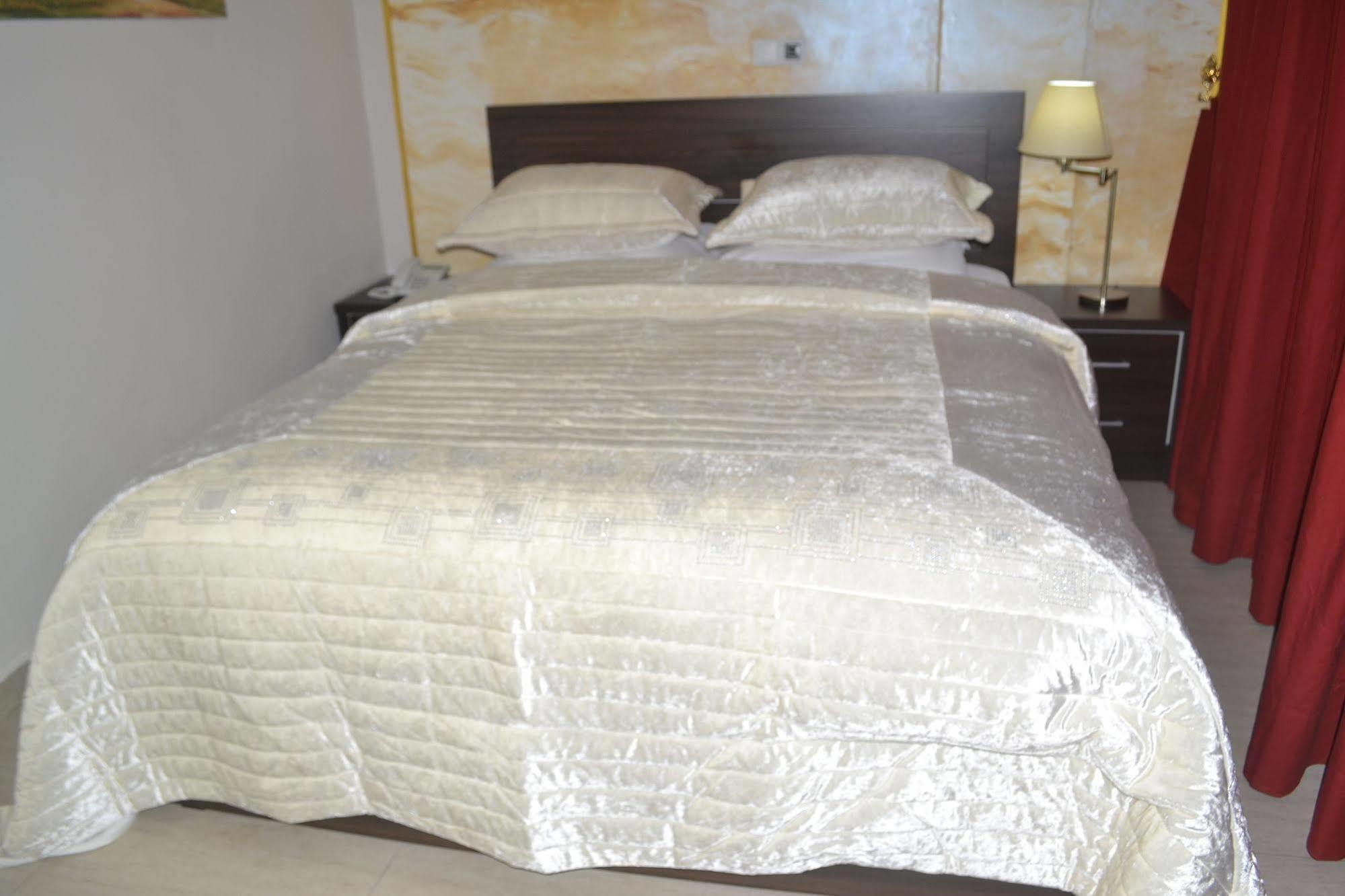 Noubou International Hotel Douala Kültér fotó
