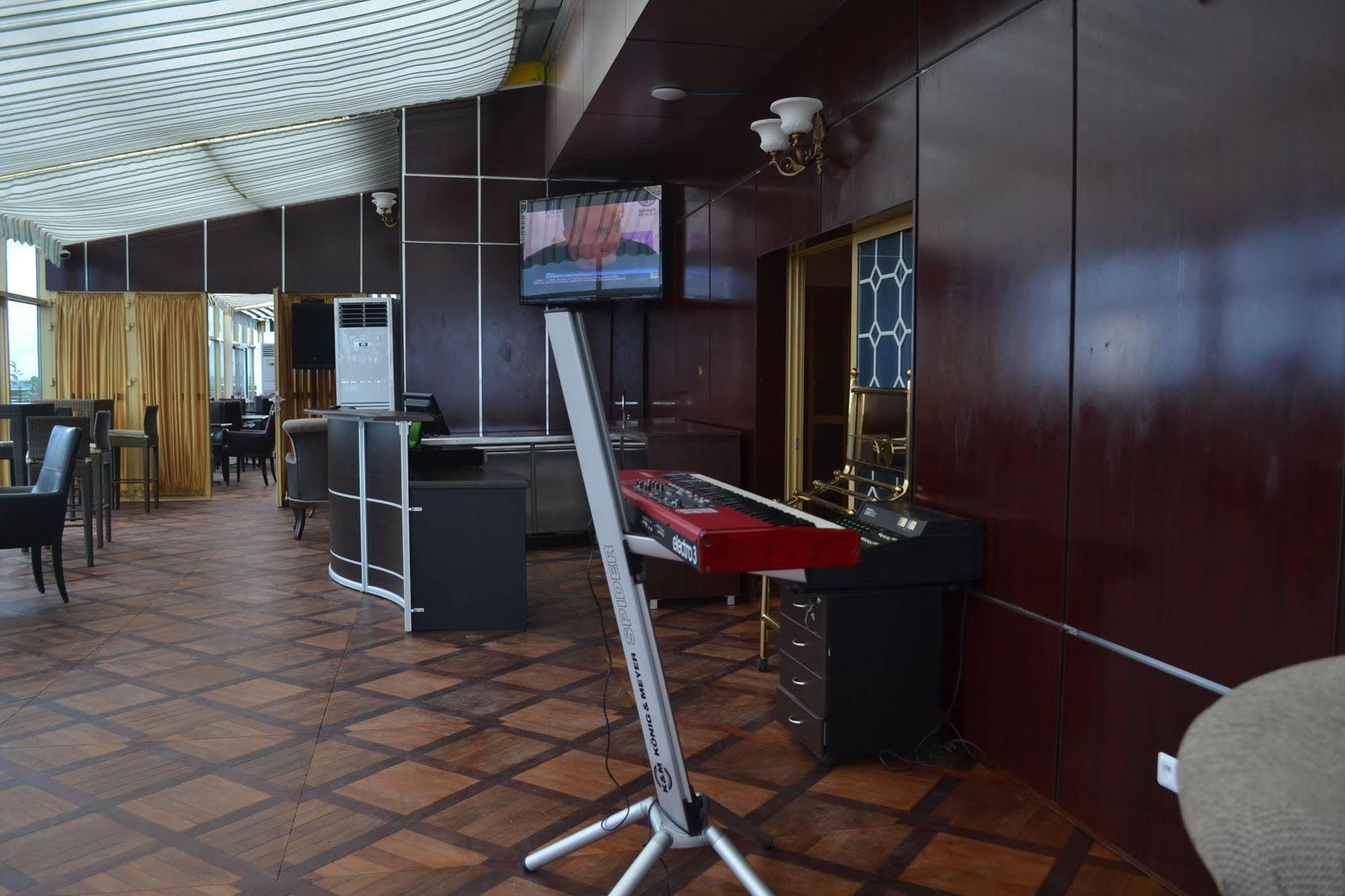 Noubou International Hotel Douala Kültér fotó