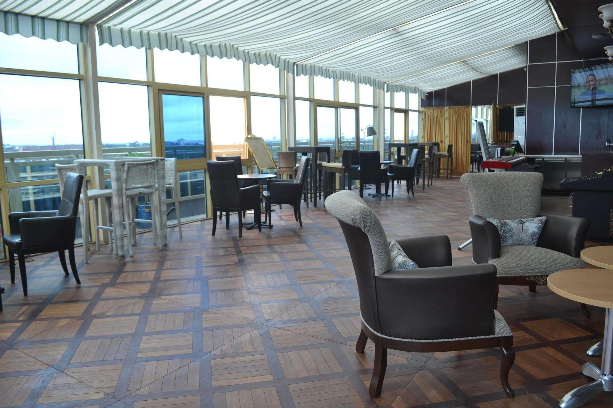 Noubou International Hotel Douala Kültér fotó