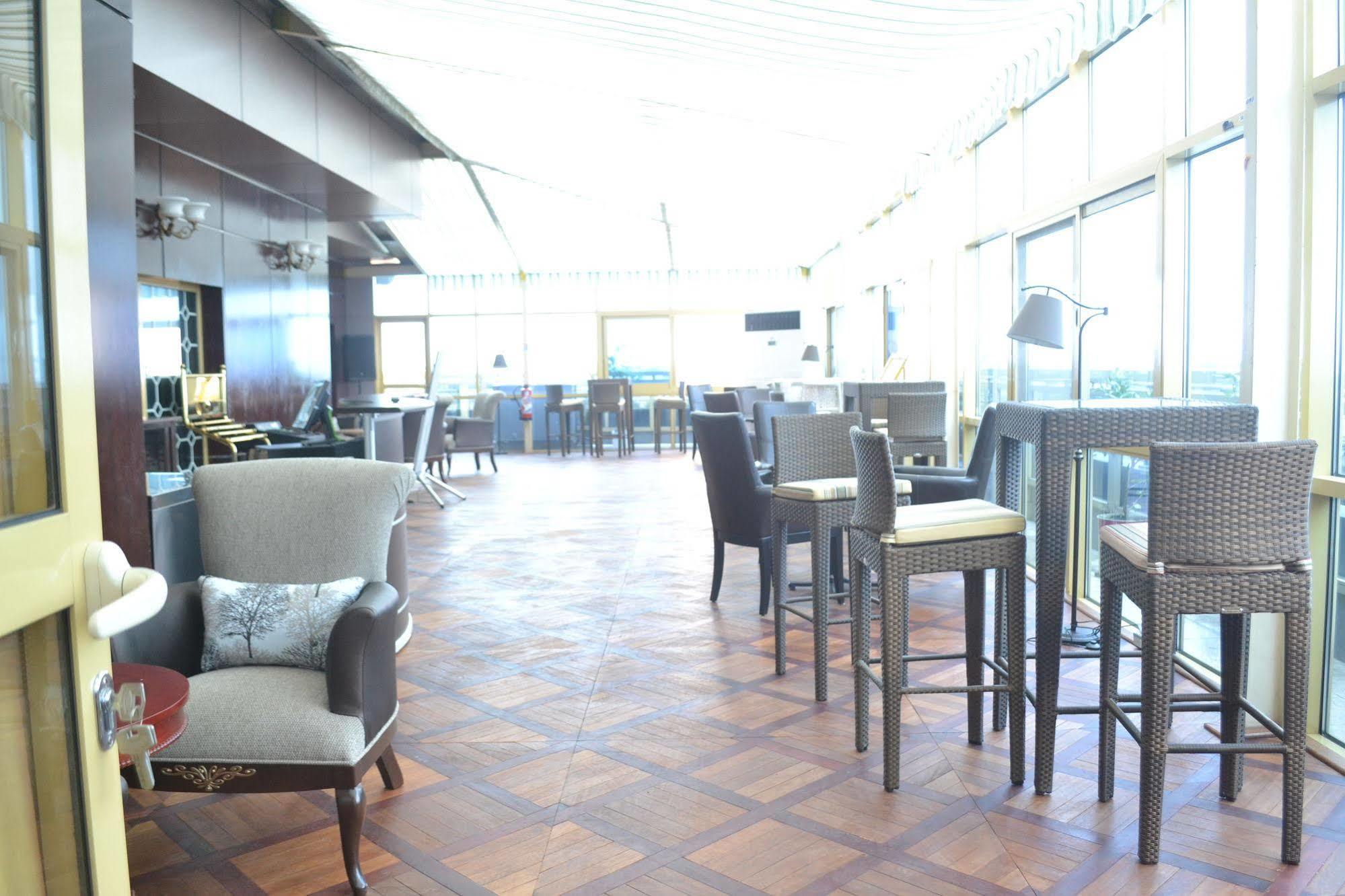 Noubou International Hotel Douala Kültér fotó