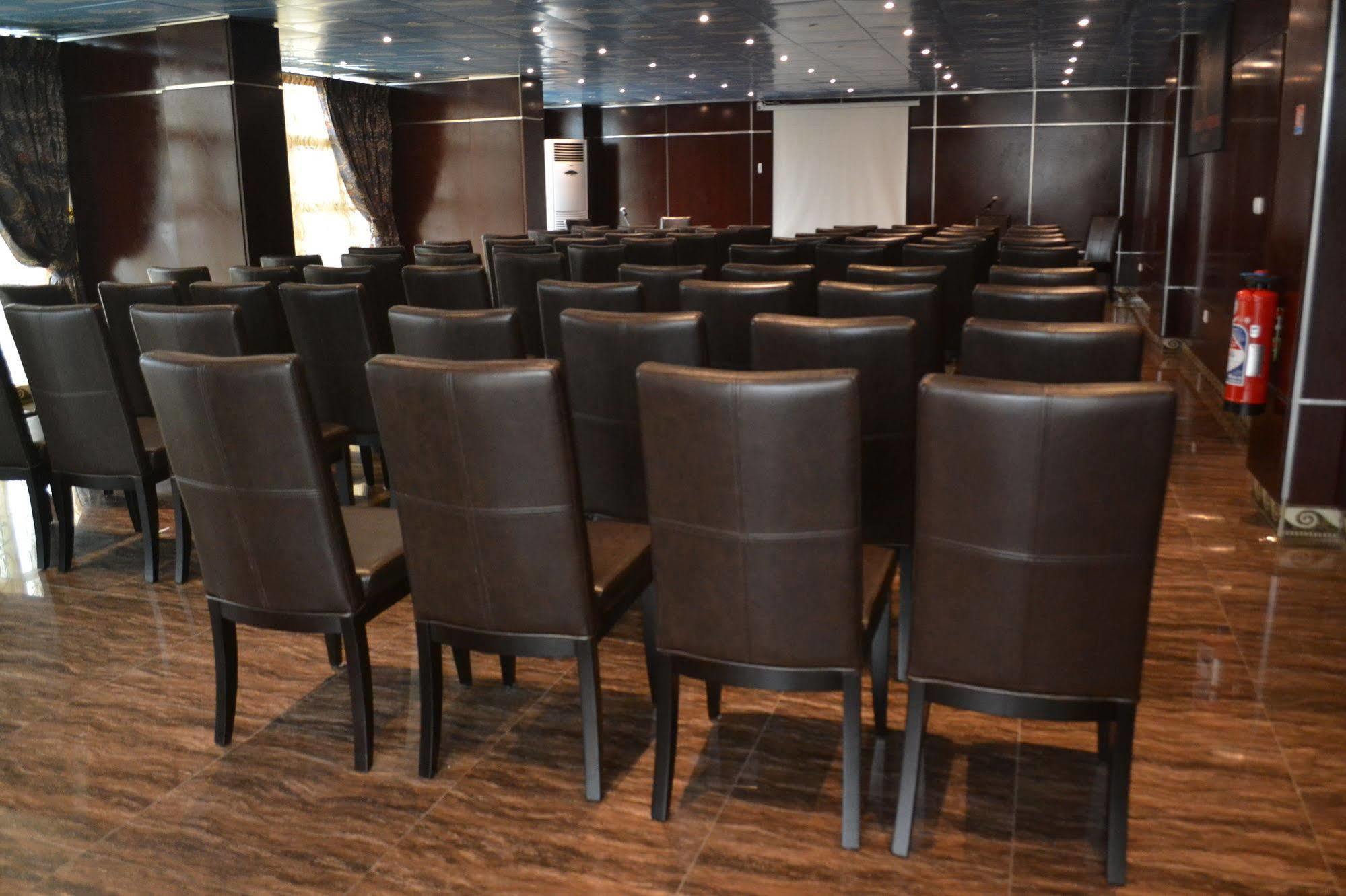 Noubou International Hotel Douala Kültér fotó