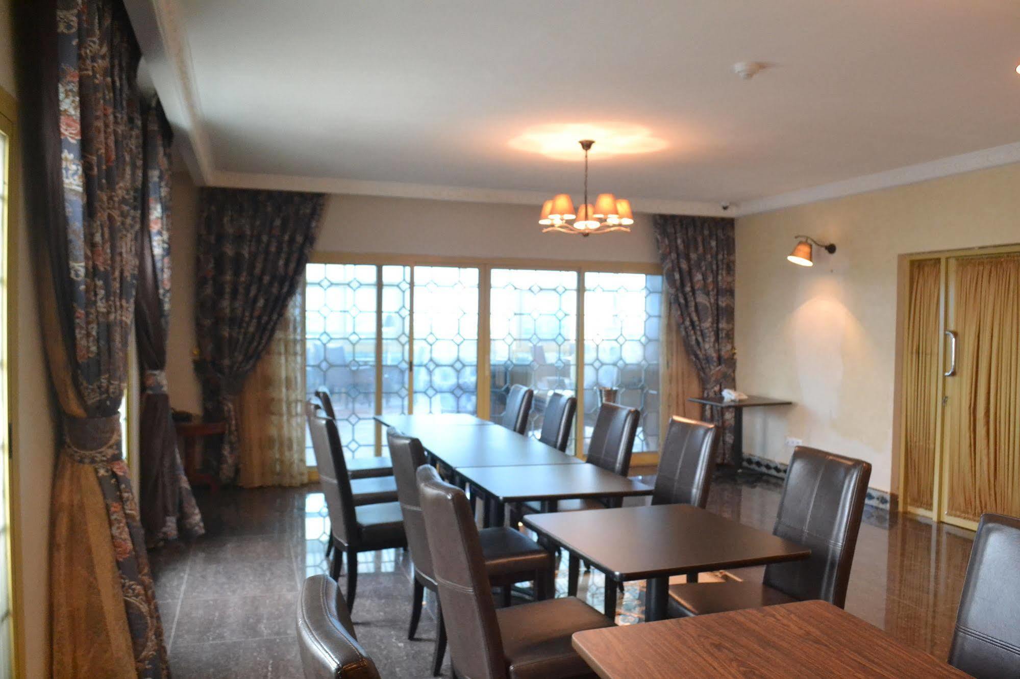 Noubou International Hotel Douala Kültér fotó